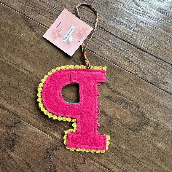 ⛄️ 50% off⛄️ Only ONE left!! Felt Letter P Ornament /Present Topper - Picture 2 of 4